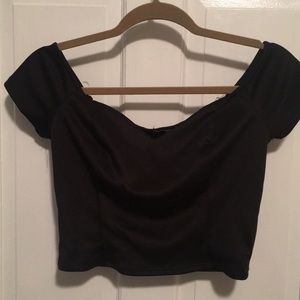Off shoulder short sleeve crop top